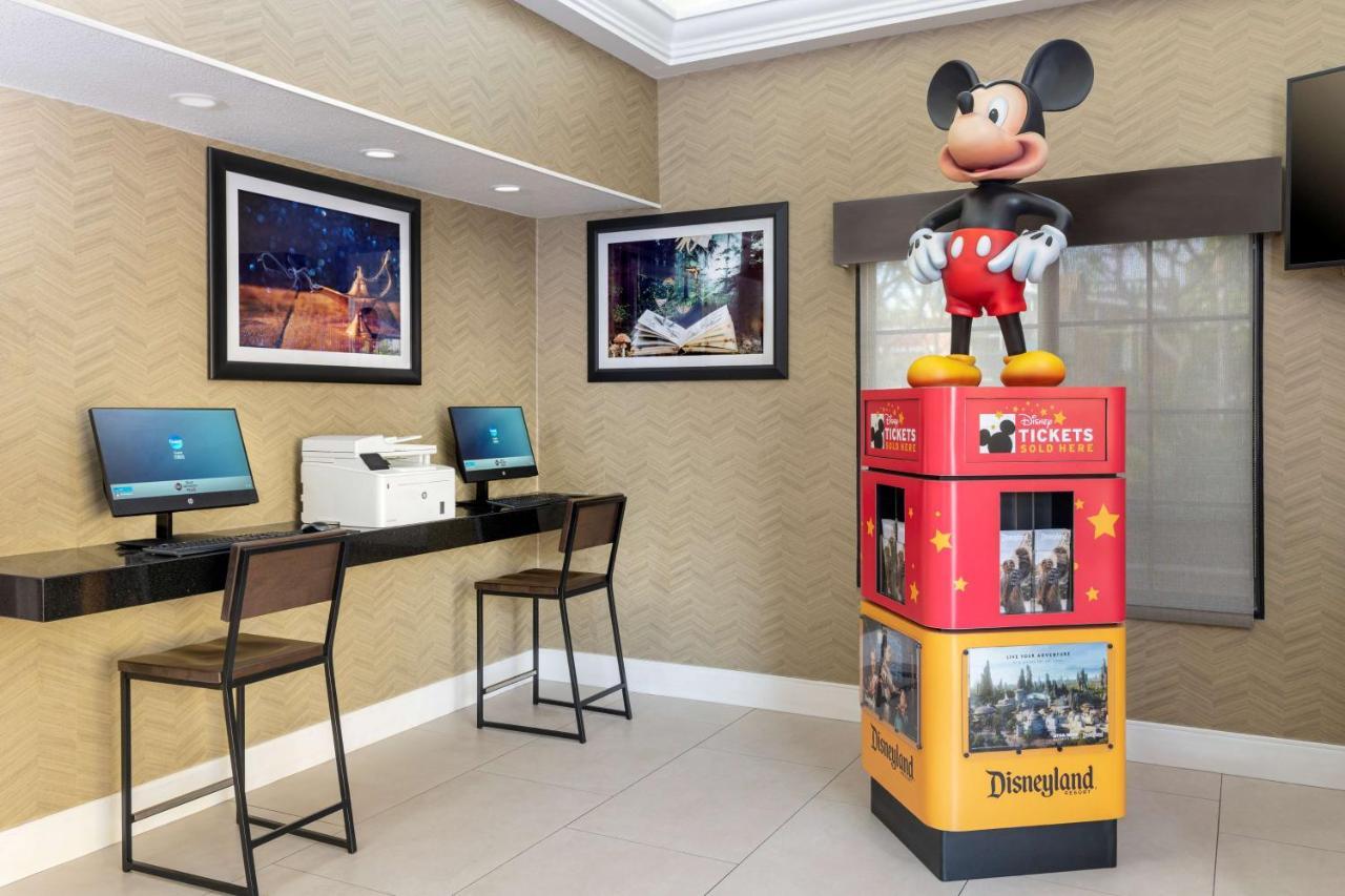 Best Western Plus Raffles Inn & Suites Anaheim Zewnętrze zdjęcie
