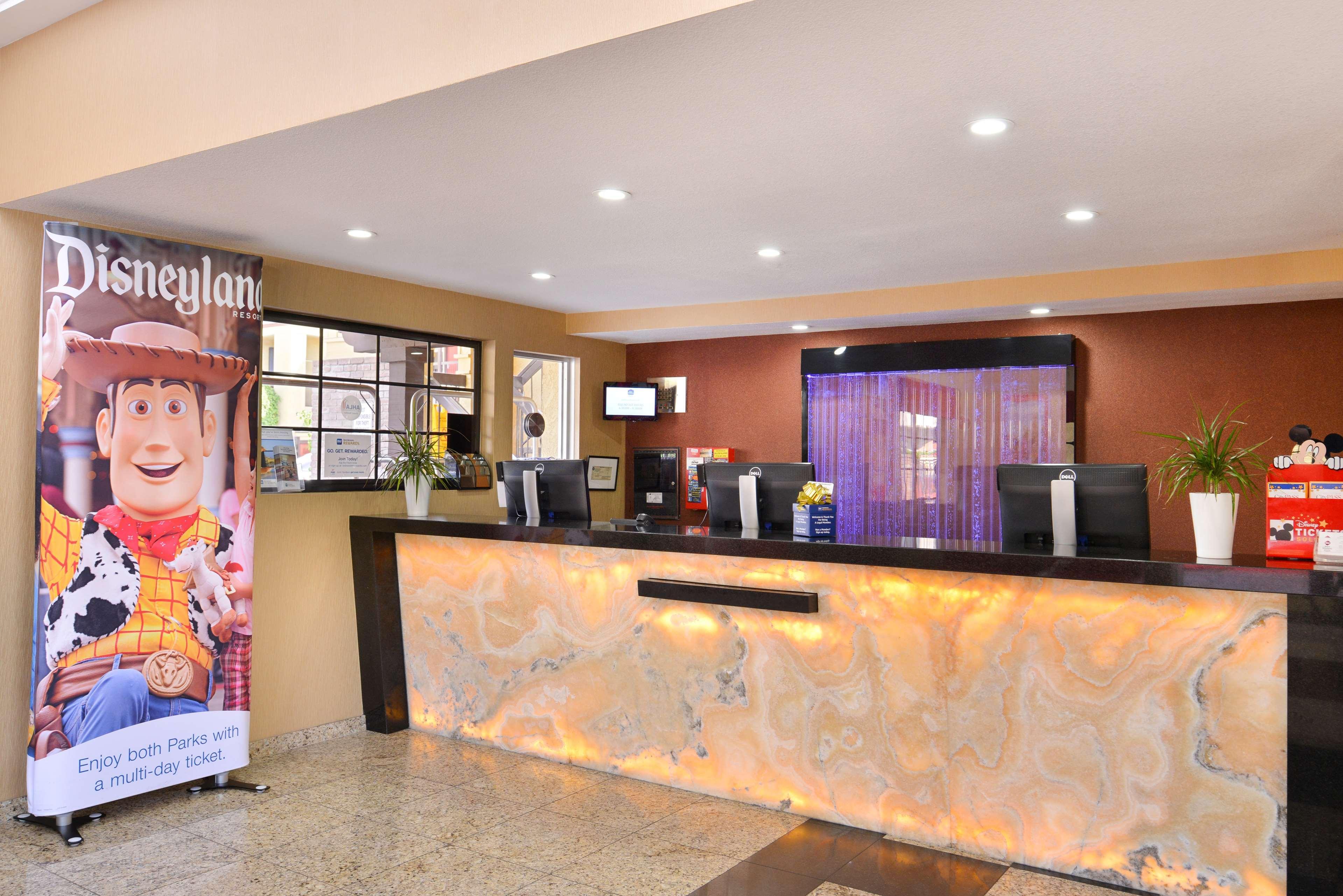Best Western Plus Raffles Inn & Suites Anaheim Zewnętrze zdjęcie