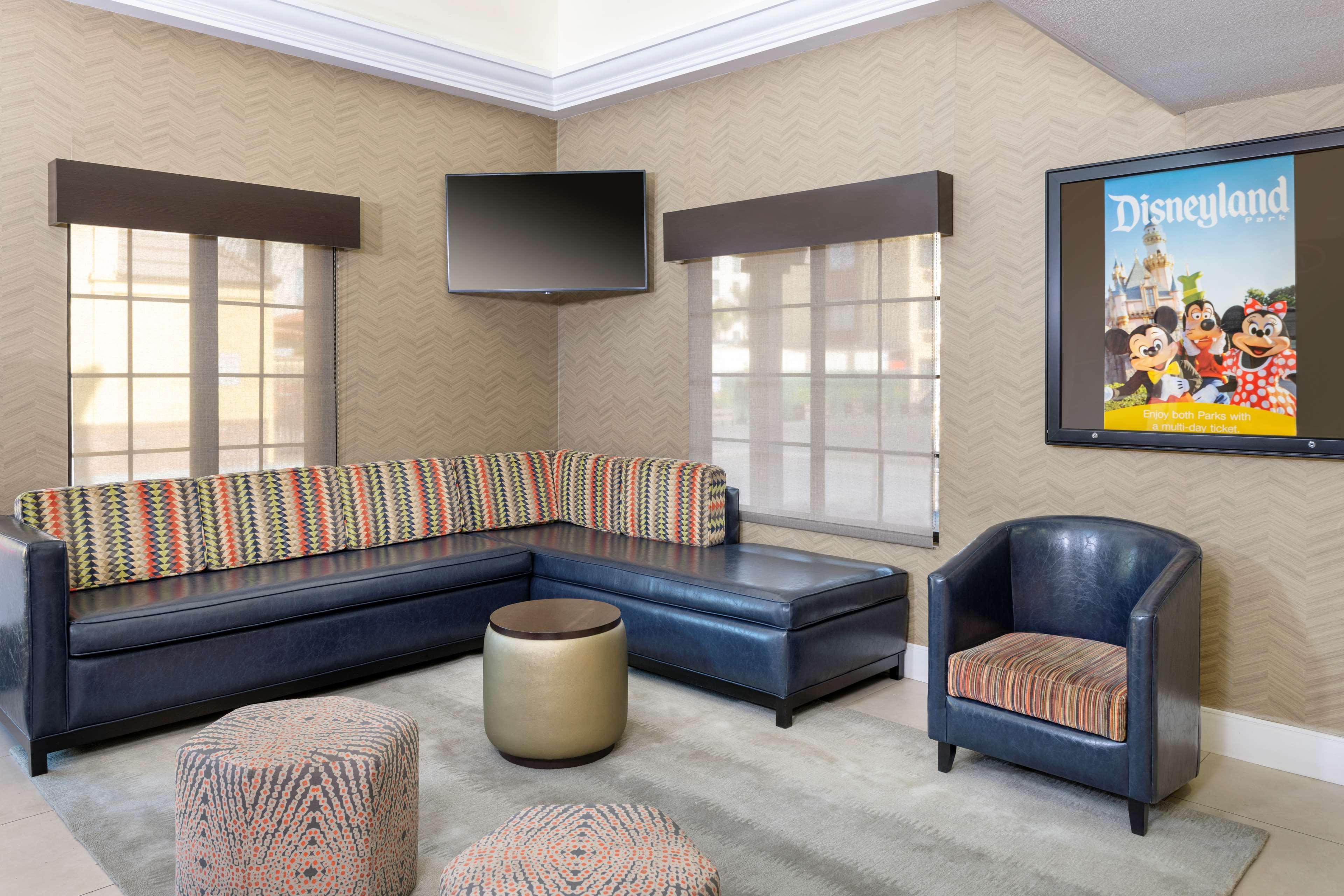 Best Western Plus Raffles Inn & Suites Anaheim Zewnętrze zdjęcie
