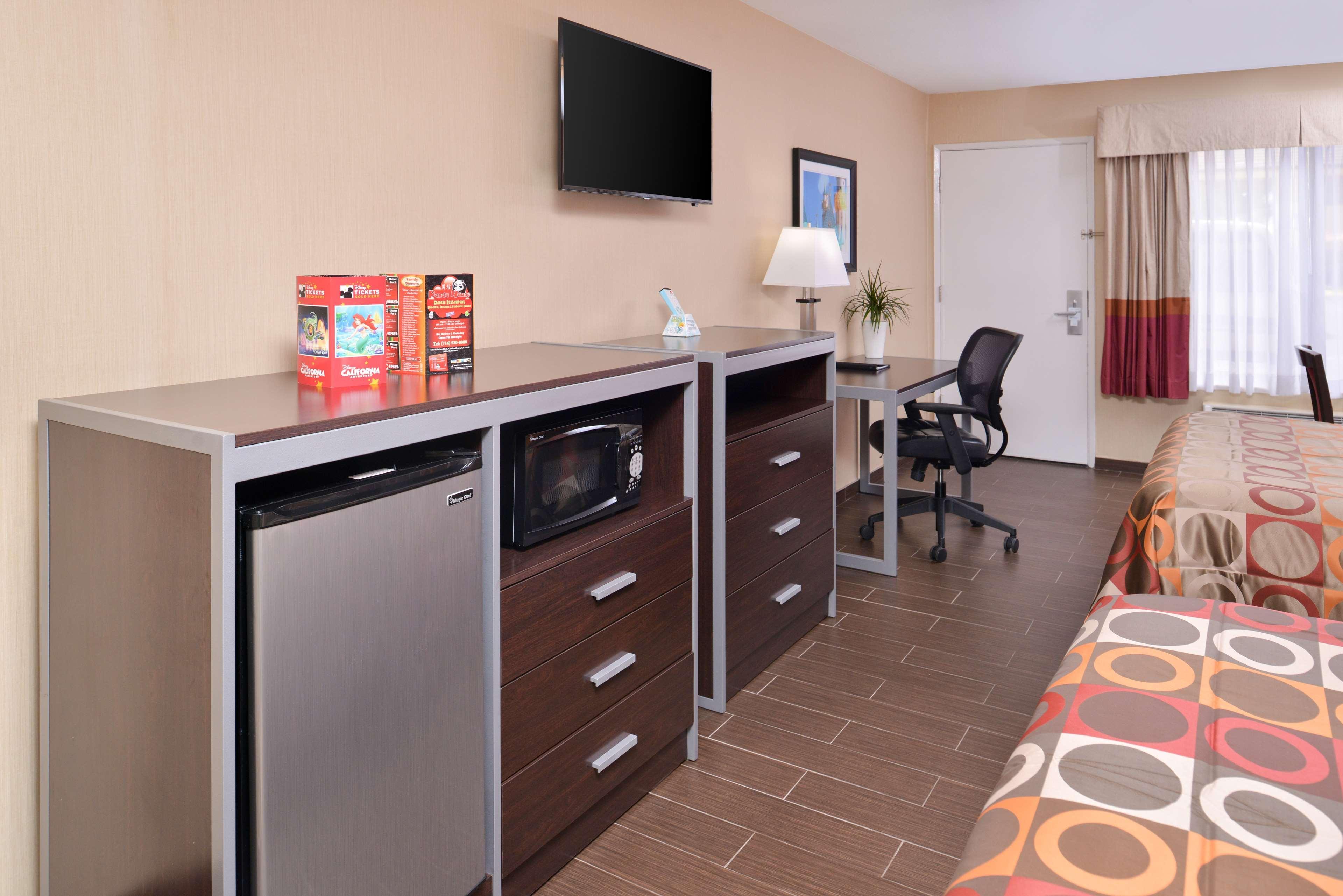 Best Western Plus Raffles Inn & Suites Anaheim Zewnętrze zdjęcie