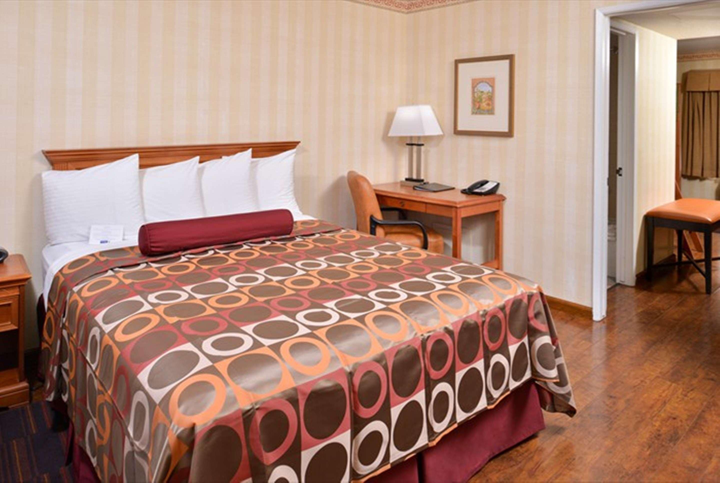 Best Western Plus Raffles Inn & Suites Anaheim Zewnętrze zdjęcie