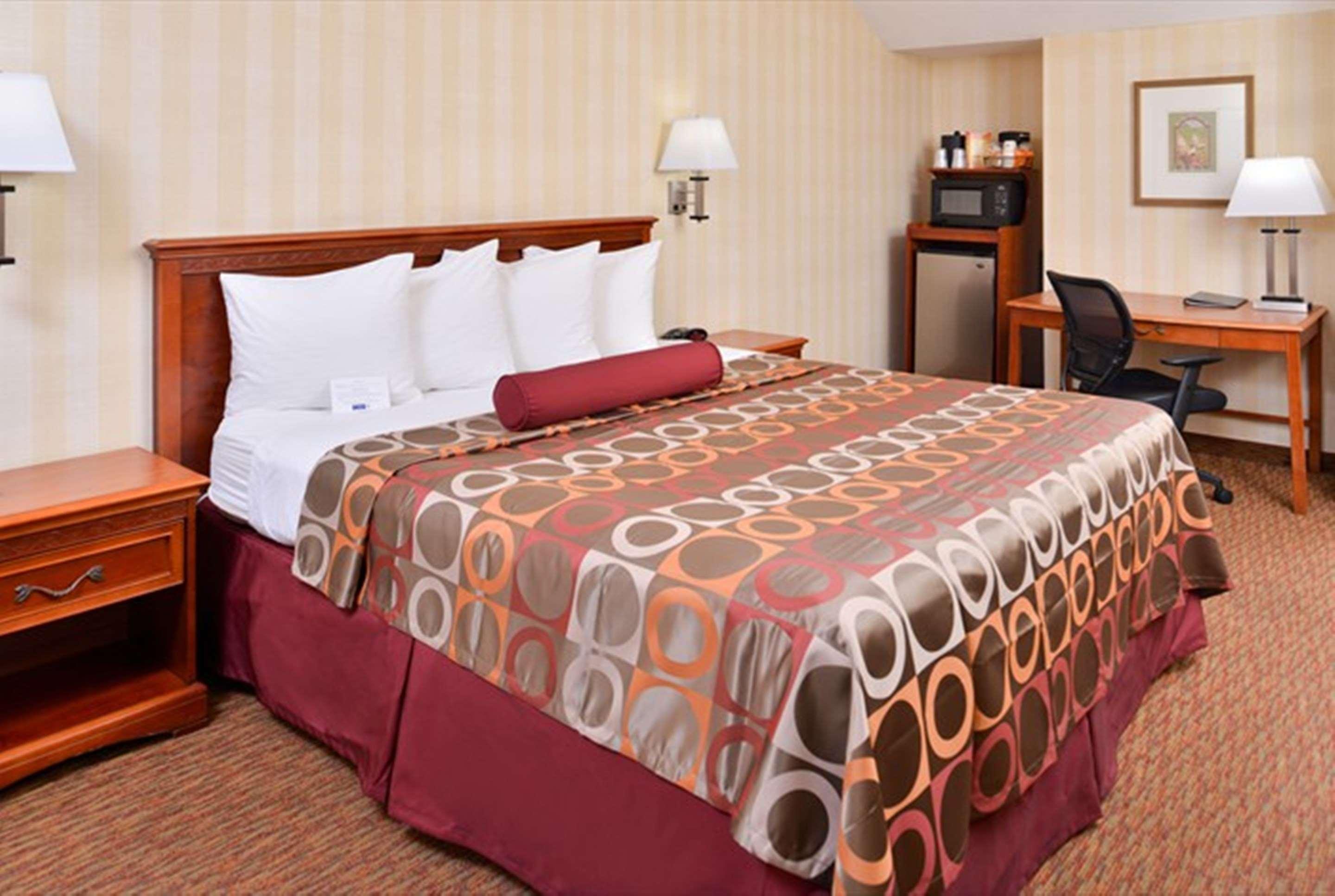 Best Western Plus Raffles Inn & Suites Anaheim Zewnętrze zdjęcie