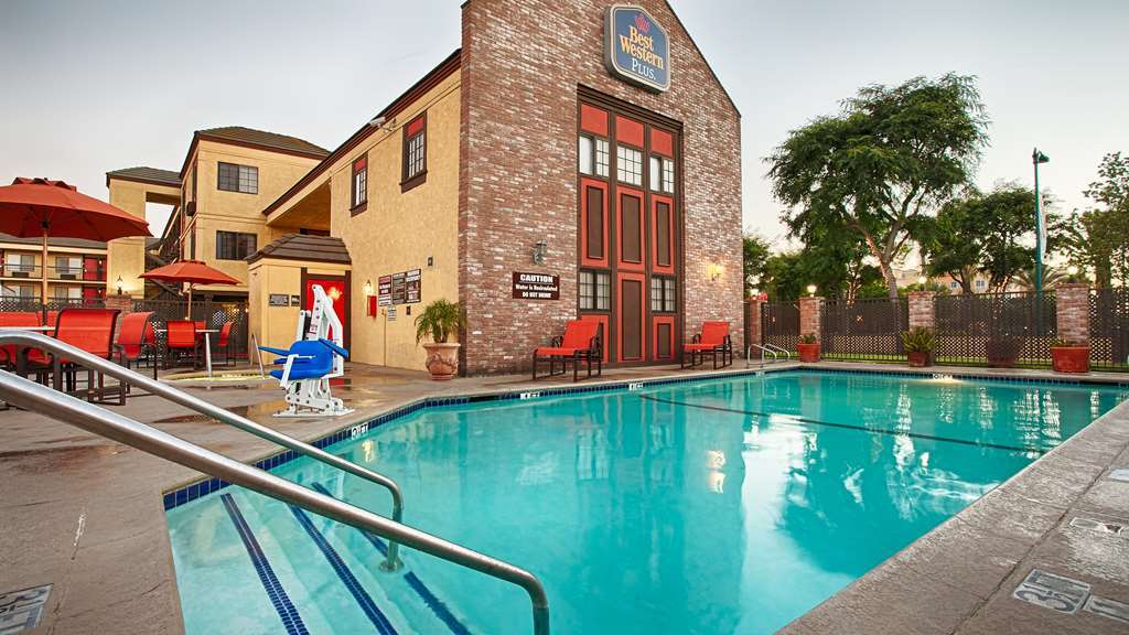 Best Western Plus Raffles Inn & Suites Anaheim Zewnętrze zdjęcie
