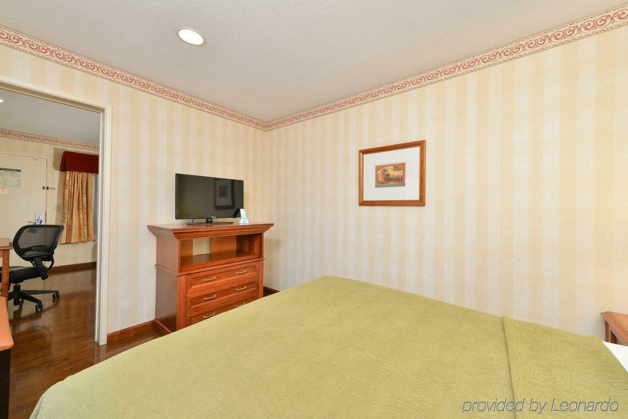 Best Western Plus Raffles Inn & Suites Anaheim Zewnętrze zdjęcie