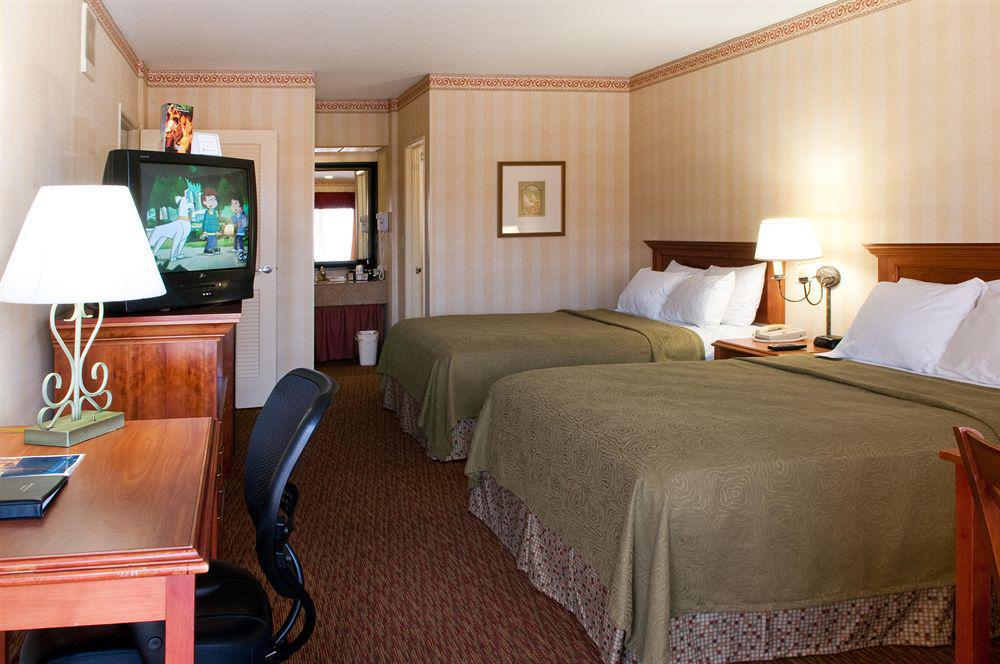 Best Western Plus Raffles Inn & Suites Anaheim Pokój zdjęcie